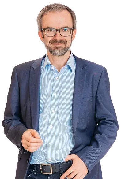 Portrait von Dr. Stefan Schiel im Business Outfit