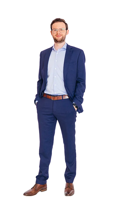 Lucas Pum im Business Outfit